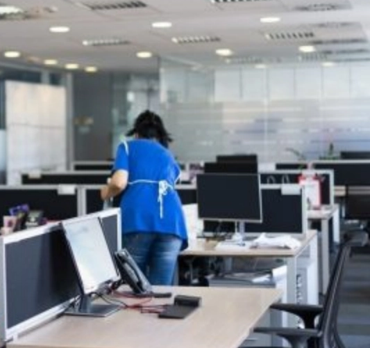 Nettoyage de locaux professionnels pour sociétés à La Rochelle 17000